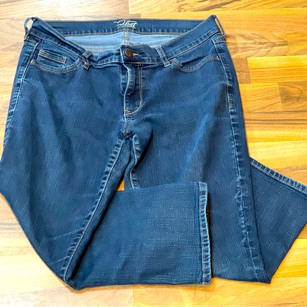 Old Navy Cropped Jeans